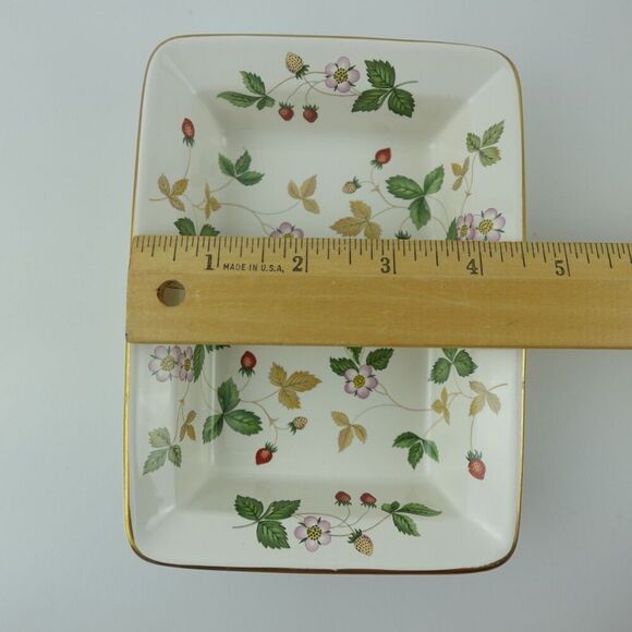 Wedgwood Wild Strawberry Oven To Table Hors d'Oeuvre Dishes 4 Piece Set - Picture 8 of 10